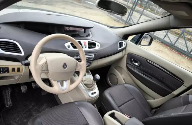 RENAULT Scenic 