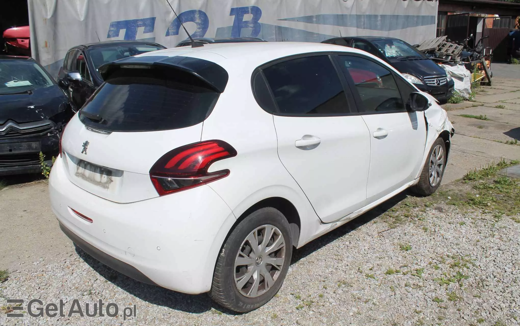 PEUGEOT 208 