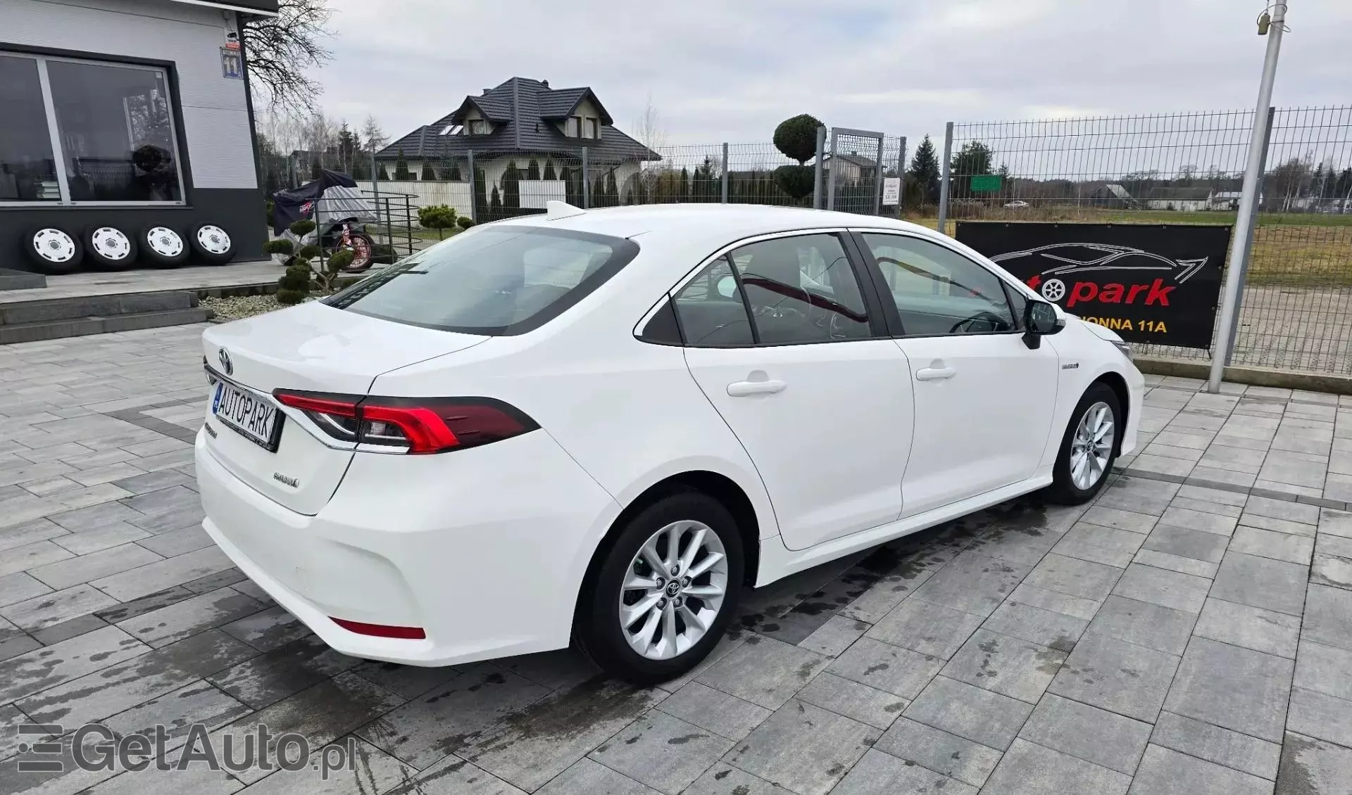 TOYOTA Corolla 1.8 (122 KM) Hybrid CVT