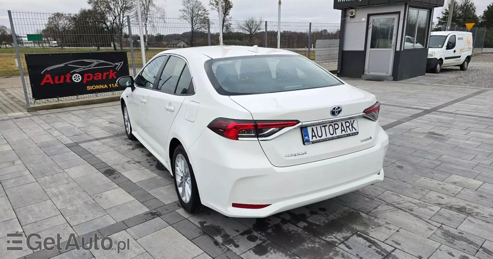 TOYOTA Corolla 1.8 (122 KM) Hybrid CVT