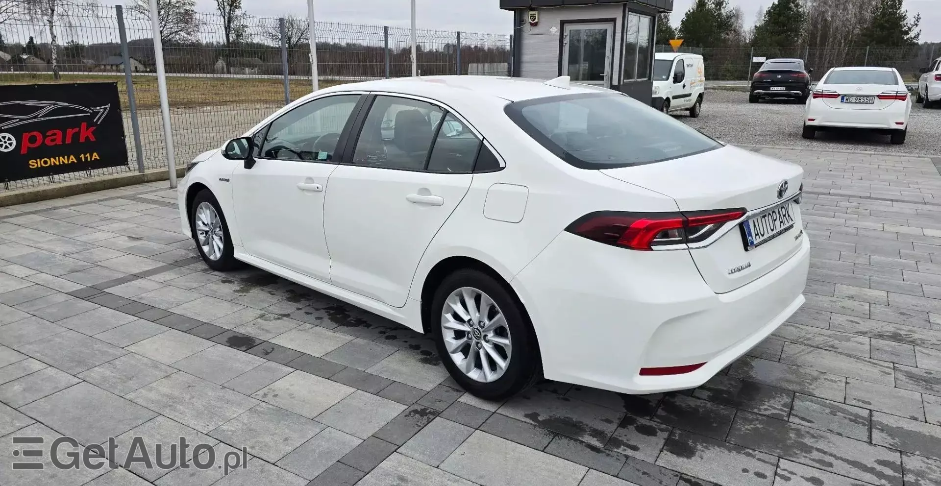 TOYOTA Corolla 1.8 (122 KM) Hybrid CVT
