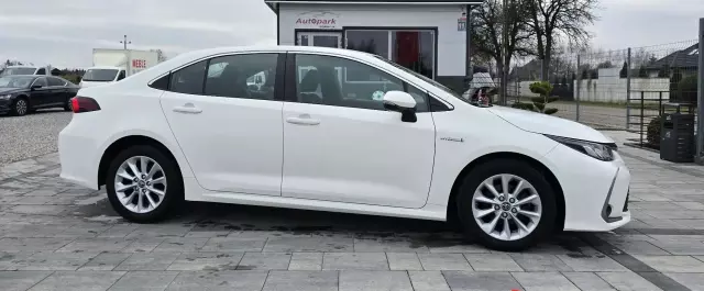 TOYOTA Corolla 1.8 (122 KM) Hybrid CVT
