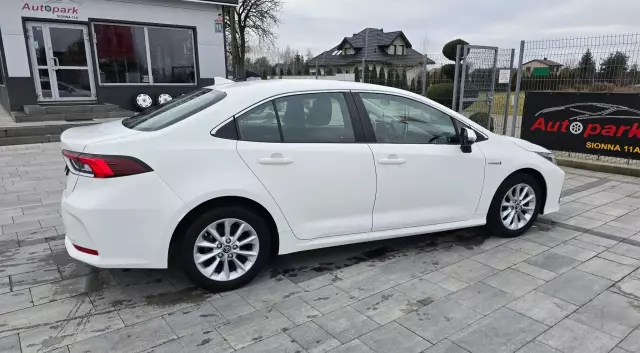 TOYOTA Corolla 1.8 (122 KM) Hybrid CVT