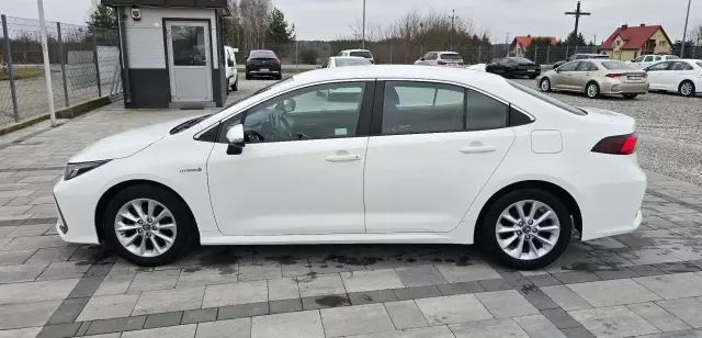 TOYOTA Corolla 1.8 (122 KM) Hybrid CVT