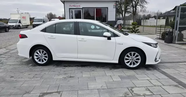 TOYOTA Corolla 1.8 (122 KM) Hybrid CVT