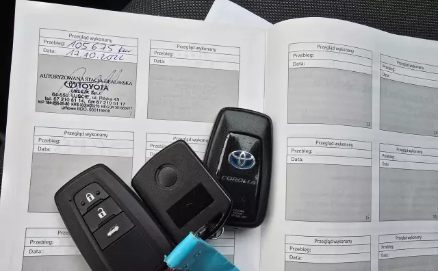 TOYOTA Corolla 1.8 (122 KM) Hybrid CVT