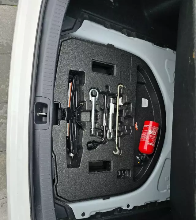 TOYOTA Corolla 1.8 (122 KM) Hybrid CVT