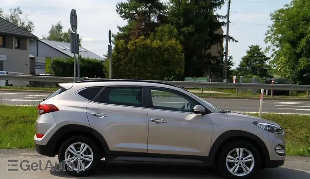 HYUNDAI Tucson 