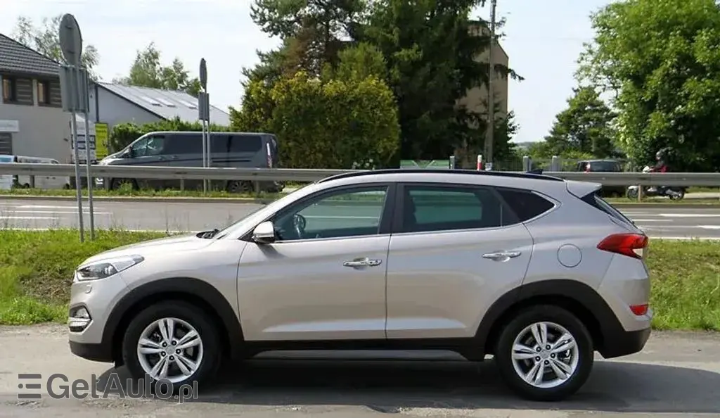 HYUNDAI Tucson 