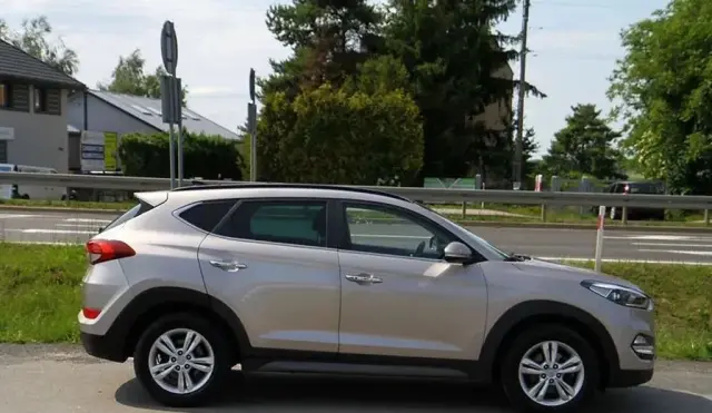HYUNDAI Tucson 