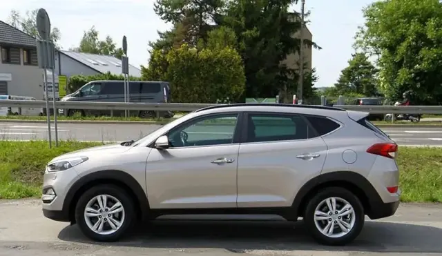 HYUNDAI Tucson 