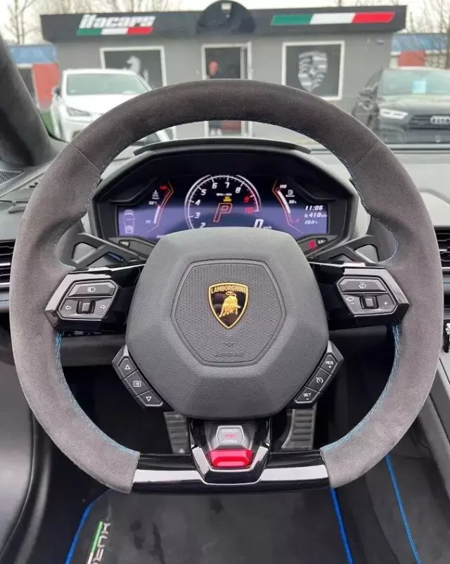 LAMBORGHINI Huracan EVO Spyder