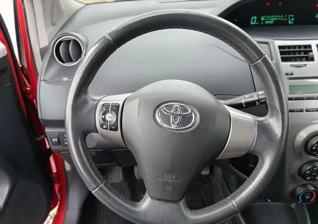 TOYOTA Yaris 1.33 VVT-i Life