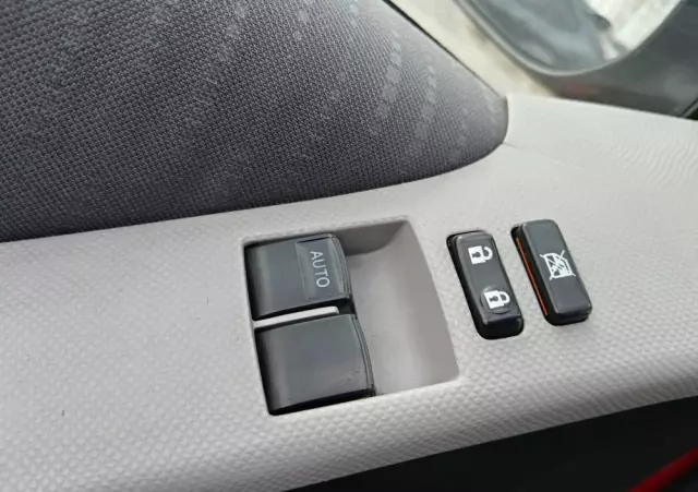 TOYOTA Yaris 1.33 VVT-i Life