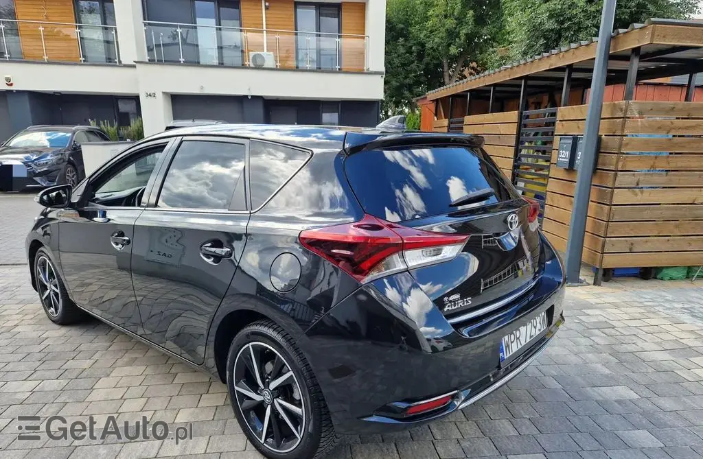 TOYOTA Auris 