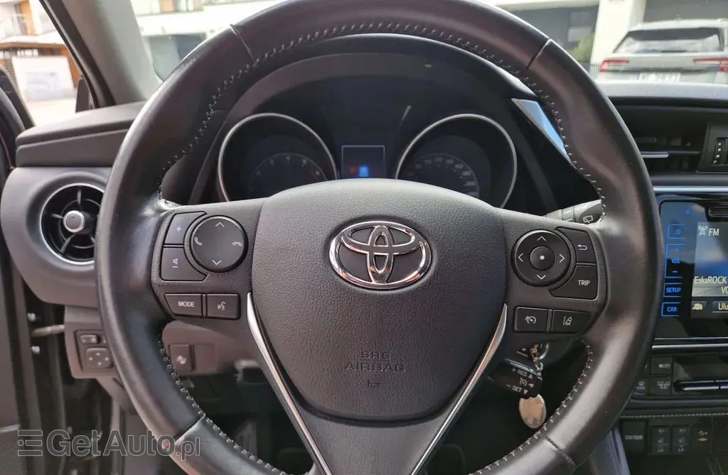 TOYOTA Auris 