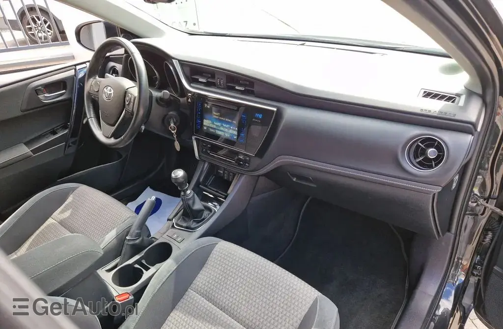 TOYOTA Auris 