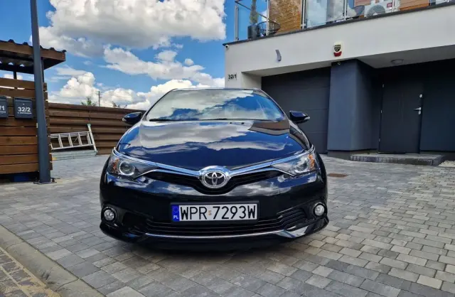 TOYOTA Auris 