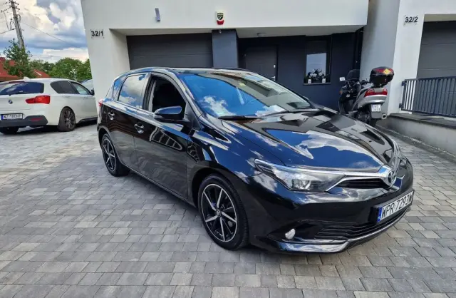 TOYOTA Auris 