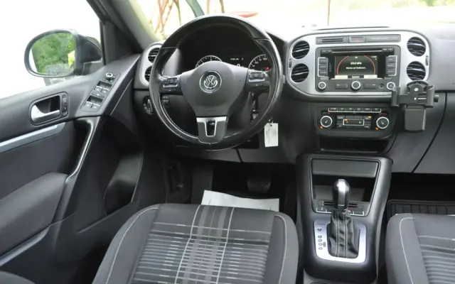 VOLKSWAGEN Tiguan 2.0 TDI DPF 4Motion DSG Lounge Sport & Style