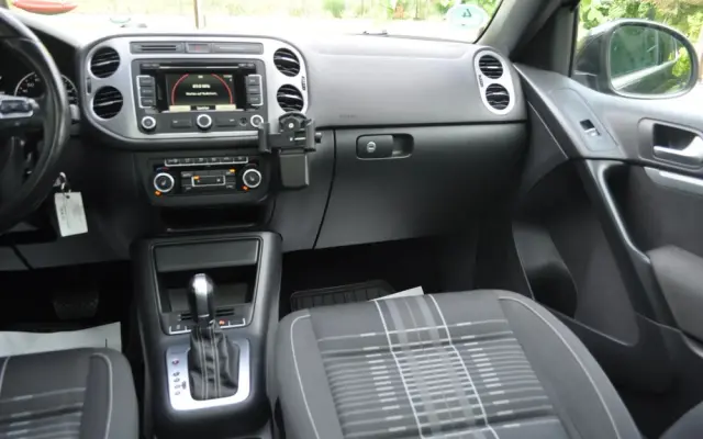 VOLKSWAGEN Tiguan 2.0 TDI DPF 4Motion DSG Lounge Sport & Style