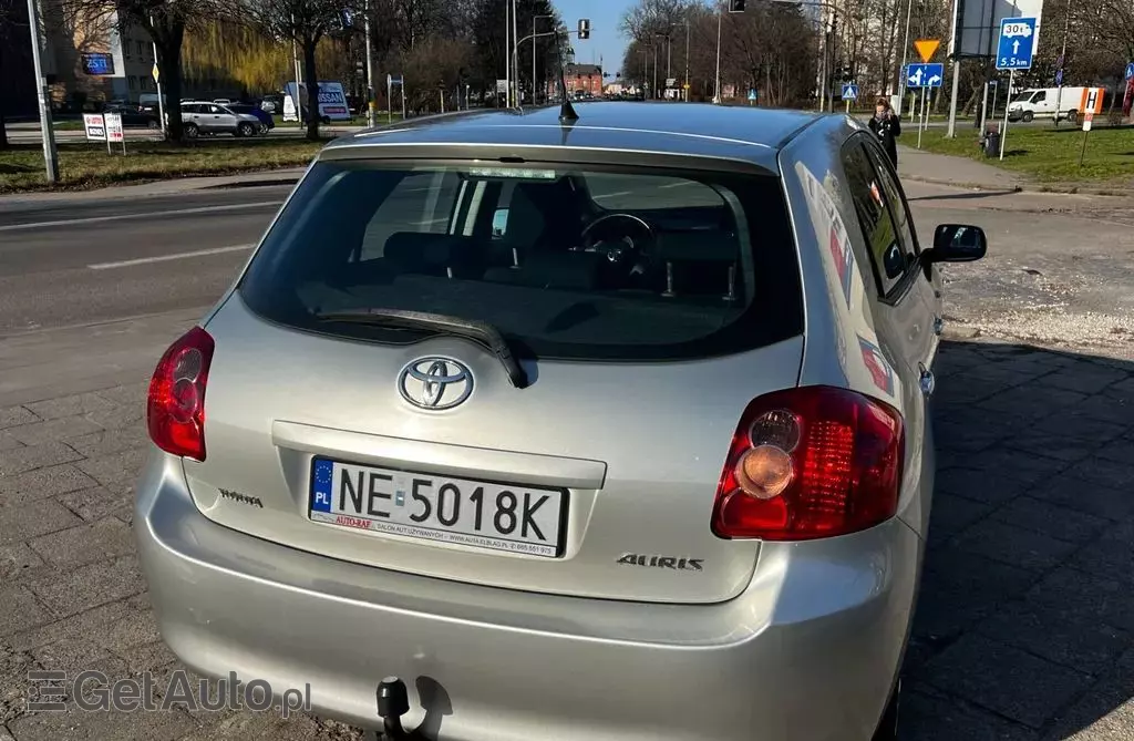 TOYOTA Auris 1.6i 16V VVT-i (124 KM)
