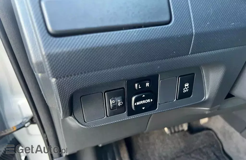 TOYOTA Auris 1.6i 16V VVT-i (124 KM)