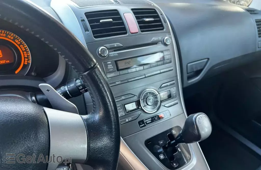 TOYOTA Auris 1.6i 16V VVT-i (124 KM)