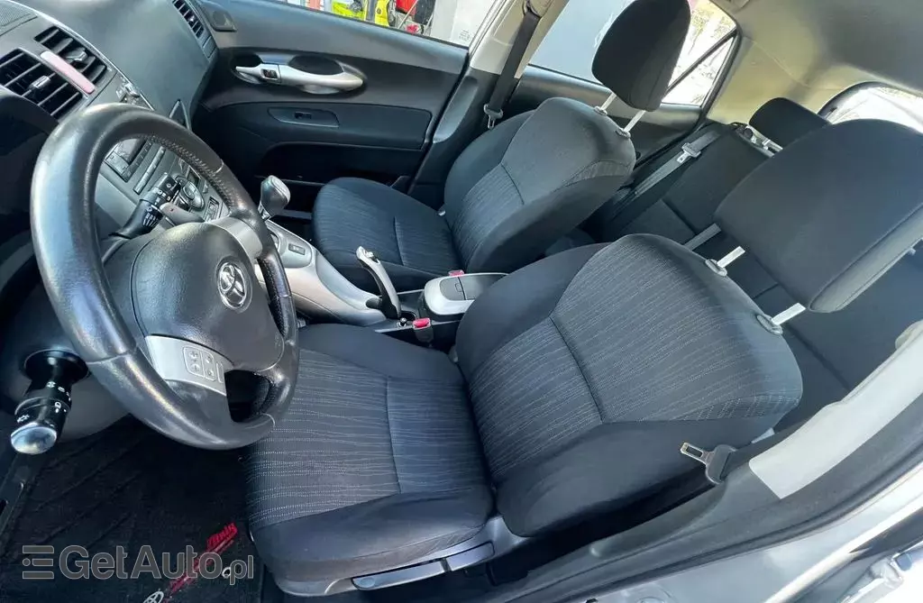 TOYOTA Auris 1.6i 16V VVT-i (124 KM)