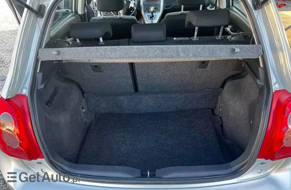 TOYOTA Auris 1.6i 16V VVT-i (124 KM)