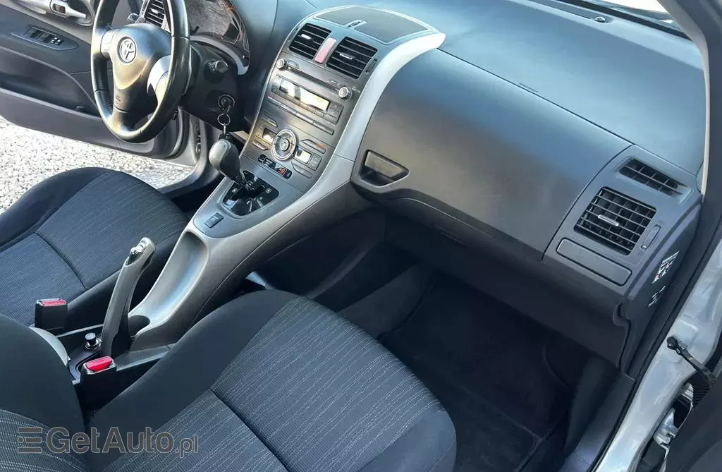 TOYOTA Auris 1.6i 16V VVT-i (124 KM)
