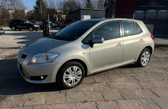 TOYOTA Auris 1.6i 16V VVT-i (124 KM)