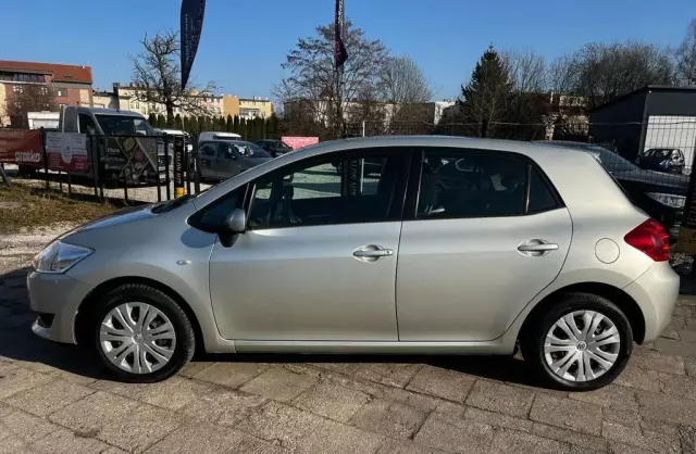 TOYOTA Auris 1.6i 16V VVT-i (124 KM)