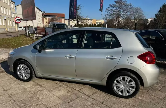 TOYOTA Auris 1.6i 16V VVT-i (124 KM)