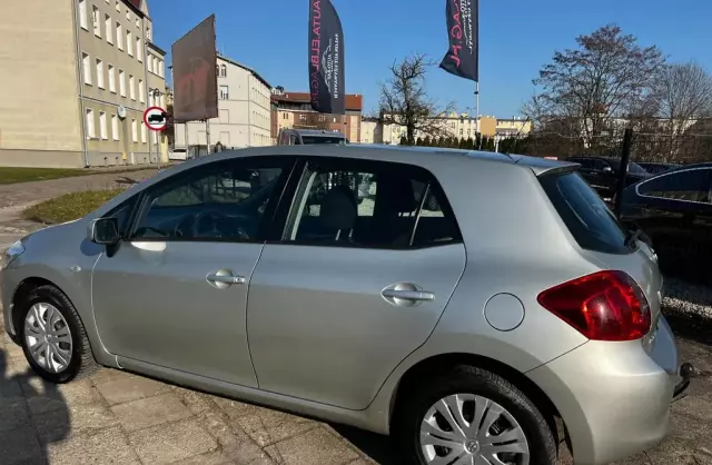TOYOTA Auris 1.6i 16V VVT-i (124 KM)