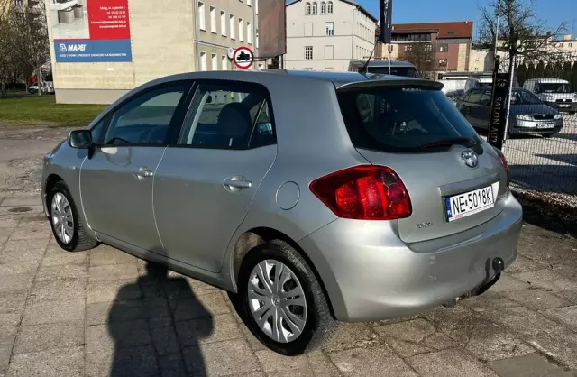 TOYOTA Auris 1.6i 16V VVT-i (124 KM)