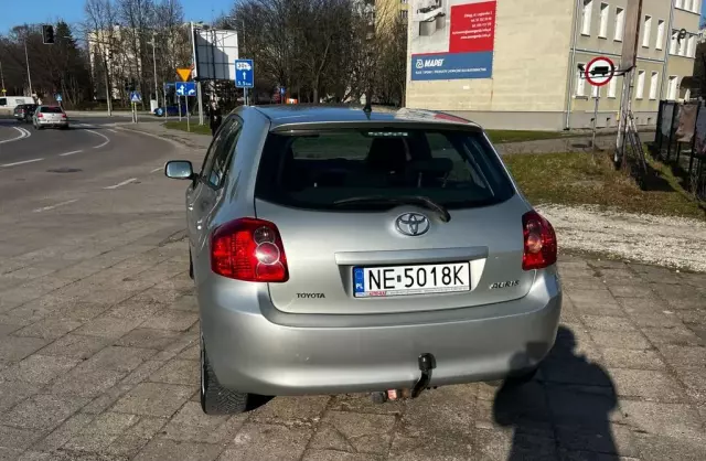 TOYOTA Auris 1.6i 16V VVT-i (124 KM)