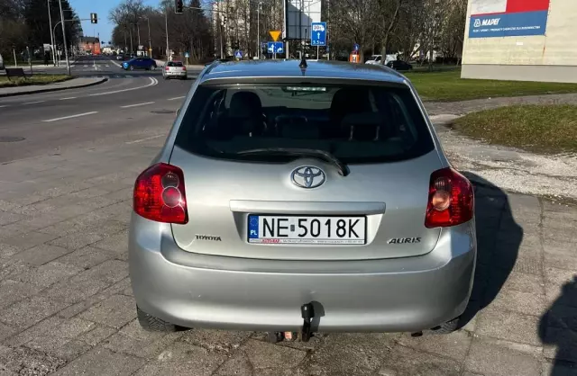 TOYOTA Auris 1.6i 16V VVT-i (124 KM)