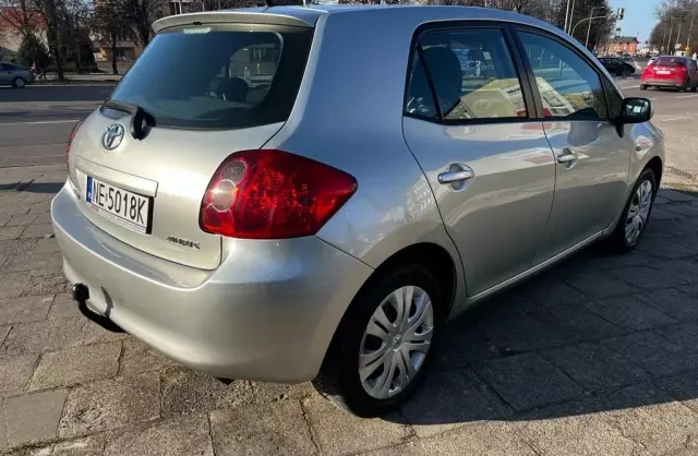 TOYOTA Auris 1.6i 16V VVT-i (124 KM)