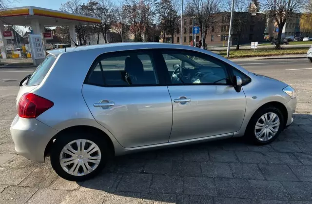 TOYOTA Auris 1.6i 16V VVT-i (124 KM)