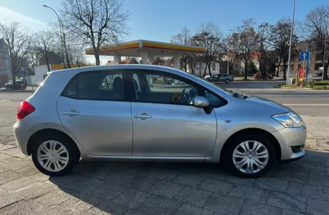 TOYOTA Auris 1.6i 16V VVT-i (124 KM)