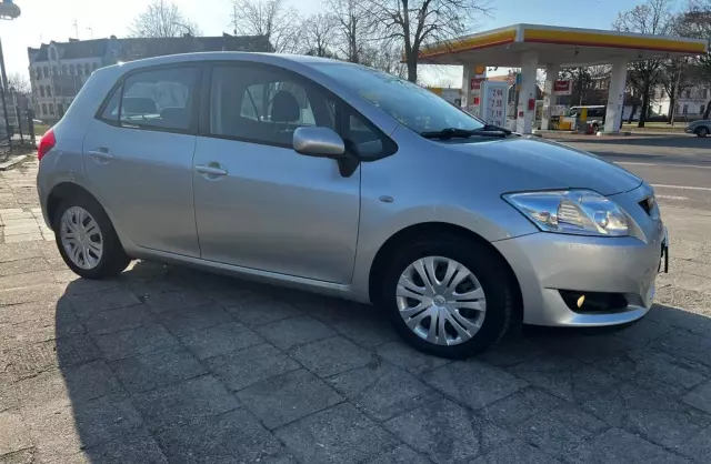 TOYOTA Auris 1.6i 16V VVT-i (124 KM)