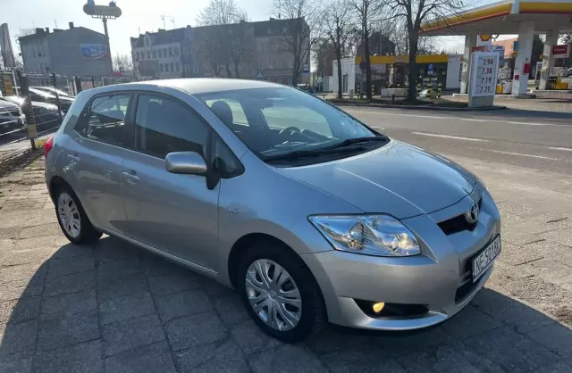 TOYOTA Auris 1.6i 16V VVT-i (124 KM)