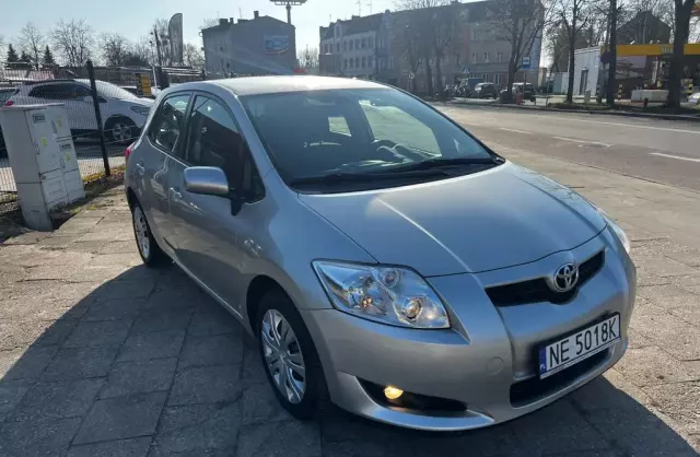 TOYOTA Auris 1.6i 16V VVT-i (124 KM)