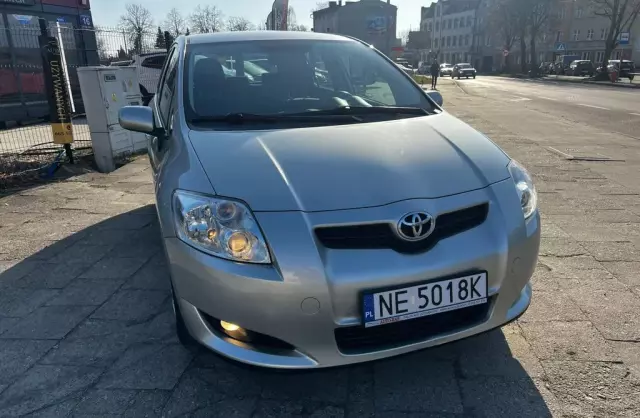 TOYOTA Auris 1.6i 16V VVT-i (124 KM)