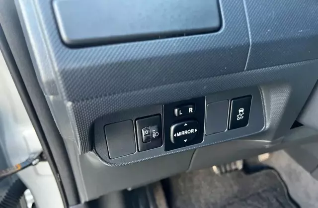 TOYOTA Auris 1.6i 16V VVT-i (124 KM)