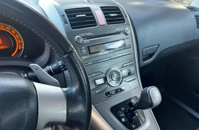 TOYOTA Auris 1.6i 16V VVT-i (124 KM)