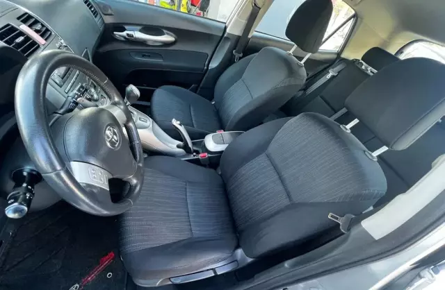 TOYOTA Auris 1.6i 16V VVT-i (124 KM)