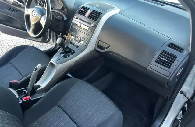 TOYOTA Auris 1.6i 16V VVT-i (124 KM)