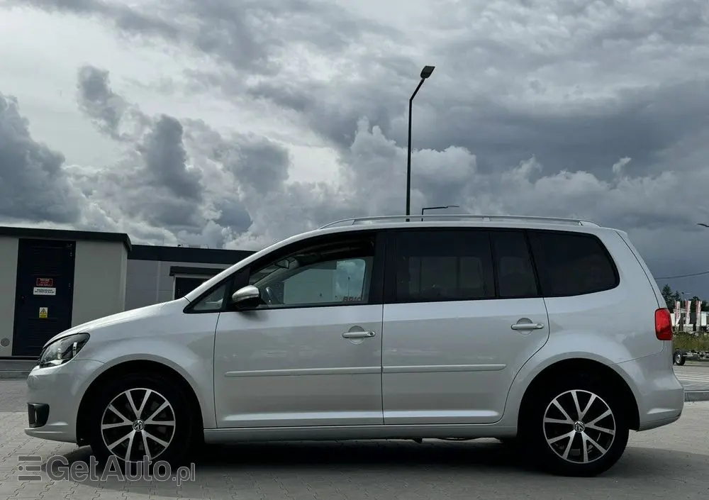 VOLKSWAGEN Touran 